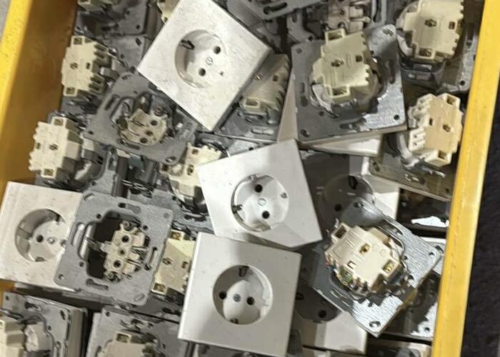 Grajewo ogłoszenia: Sprzedam nowe, kompletne gniazdka elektryczne podtynkowe wykonane z...