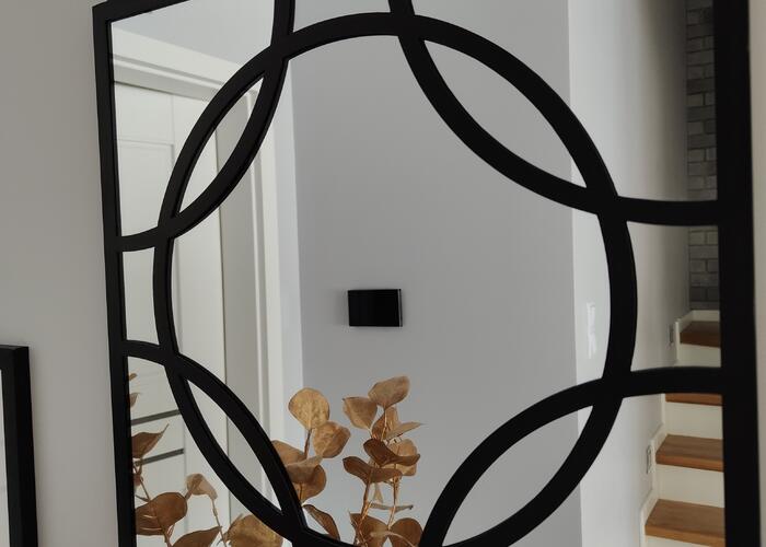 Grajewo ogłoszenia: Kwadratowe lustro, 45x45 w metalowej ramie.