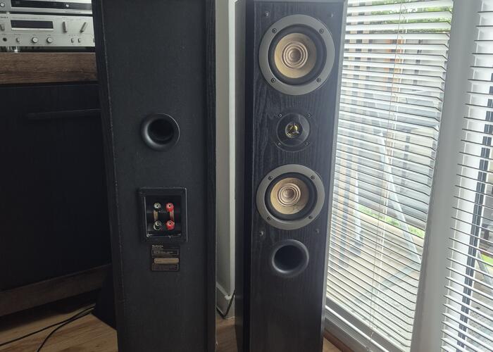 Grajewo ogłoszenia: Sprzedam 2 kokumny podłogowe technics model SB T200 st bdb polecam